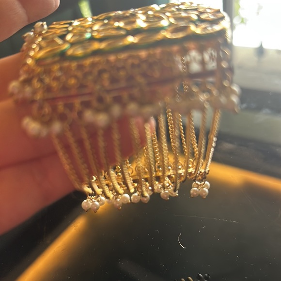 NWOT Elegant Faux Kundan gold finished & faux pearls Bracelet with green Meena! - Picture 3 of 12